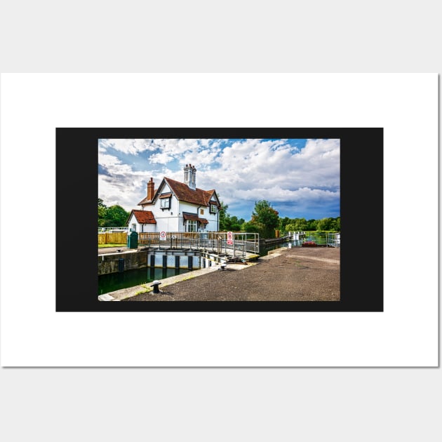 The Lock Keeper's Cottage At Goring Wall Art by IanWL